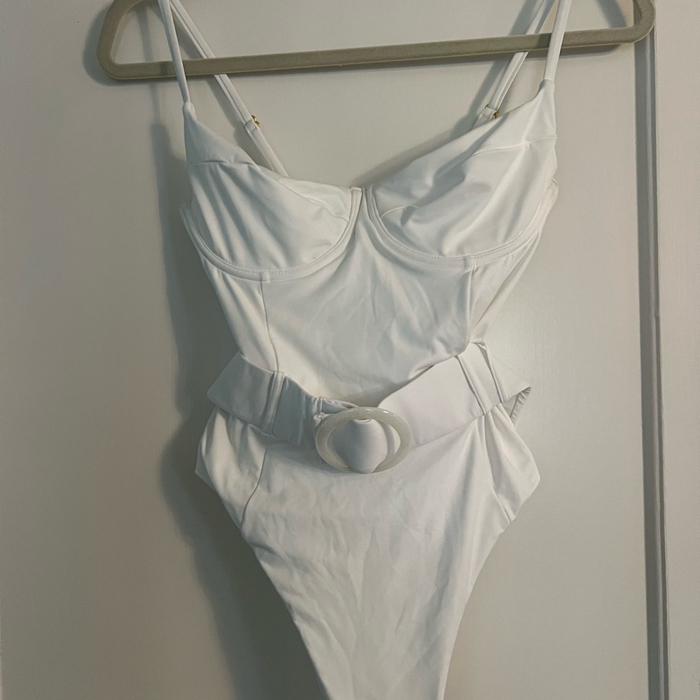 WeWoreWhat one piece with belt white swimwear!